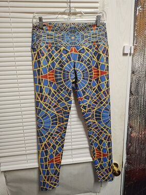 Dragon Con Marriott Carpet Design Capri Leggings / Yoga Pants